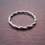 simple, twisted ring Free S..