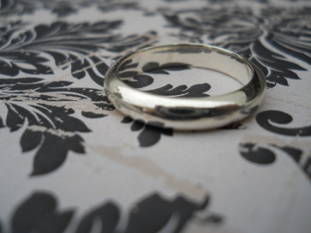 Rounded silver band