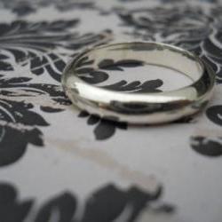 Rounded silver band